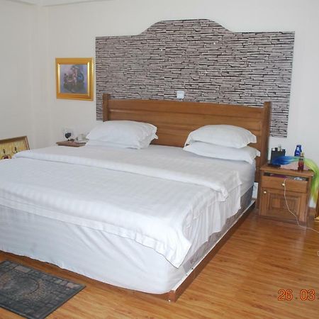 Ampomaah Hotel Аккра Экстерьер фото