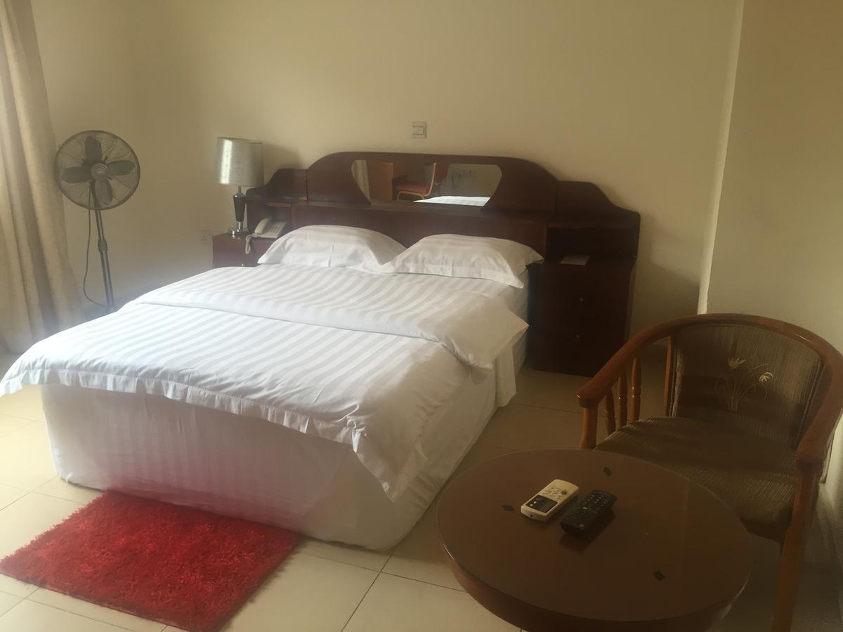 Ampomaah Hotel Аккра Экстерьер фото