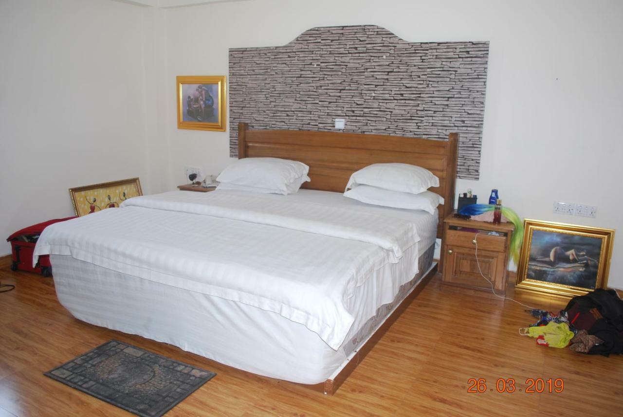 Ampomaah Hotel Аккра Экстерьер фото
