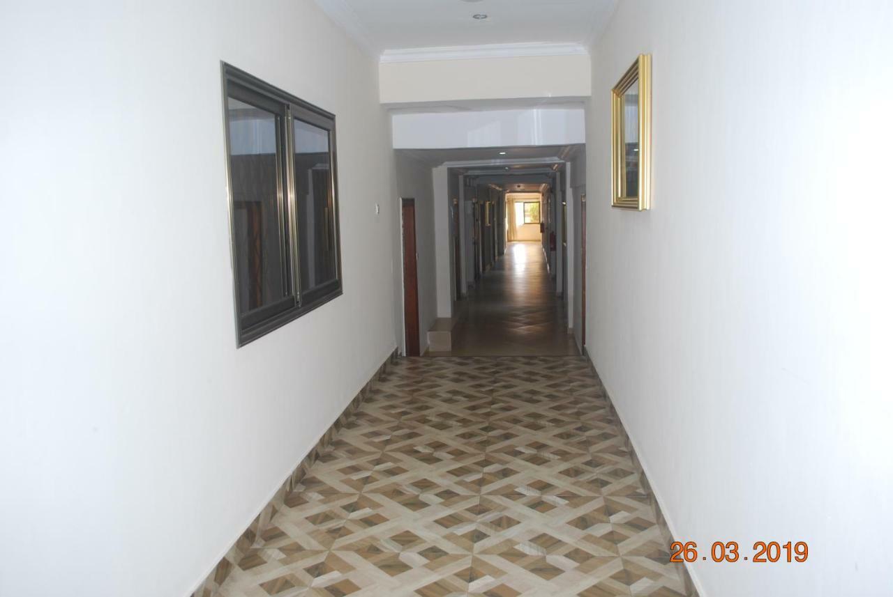 Ampomaah Hotel Аккра Экстерьер фото