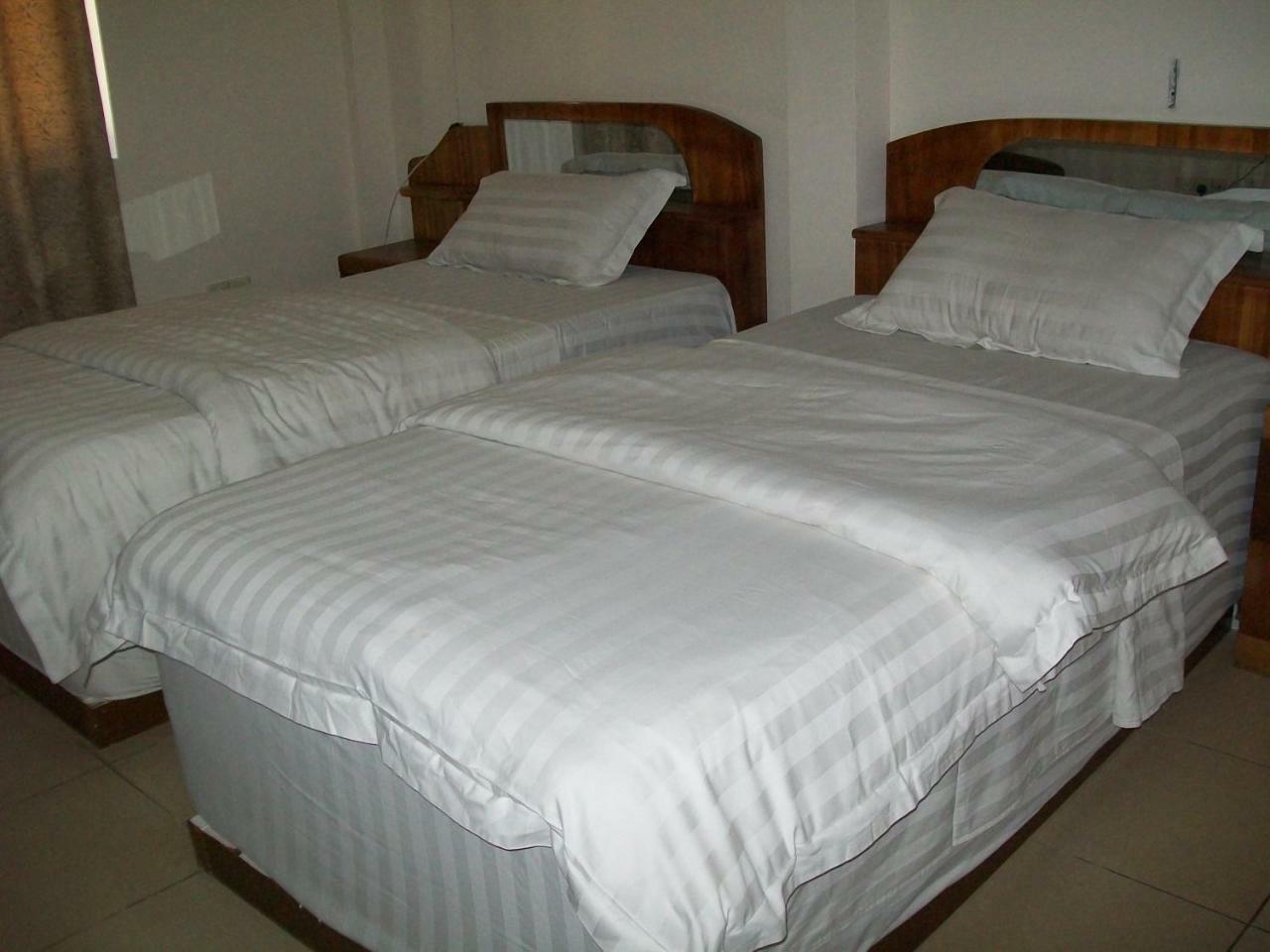 Ampomaah Hotel Аккра Экстерьер фото